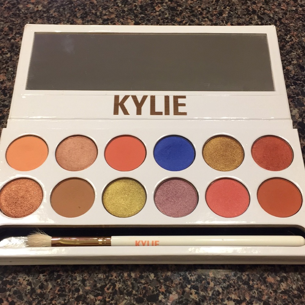Kylie Cosmetics Royal Peach Palette